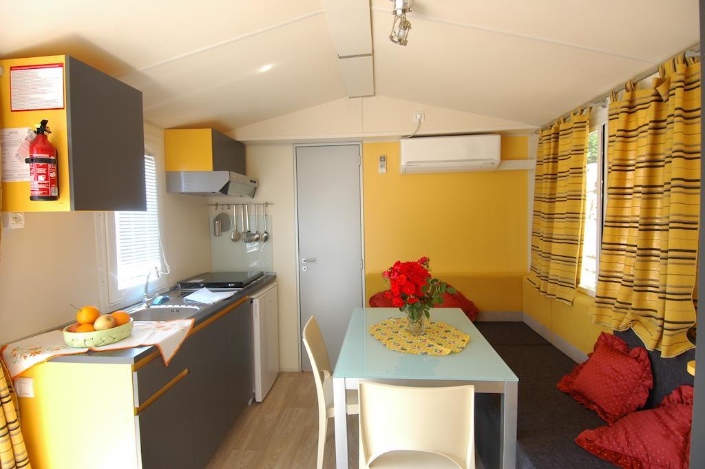 Camping Edy Diano Marina Pokoj fotografie